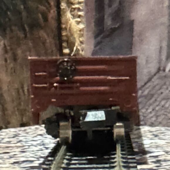 Atlas N Scale 2402 Union Pacific Gondola - Picture 3 of 8